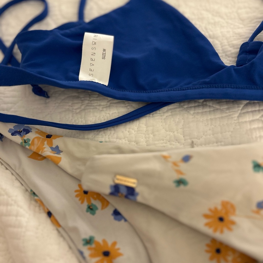 Bond-eye Royal Blue Bikini Top with Floral‎ Bottom - Picture 2 of 2